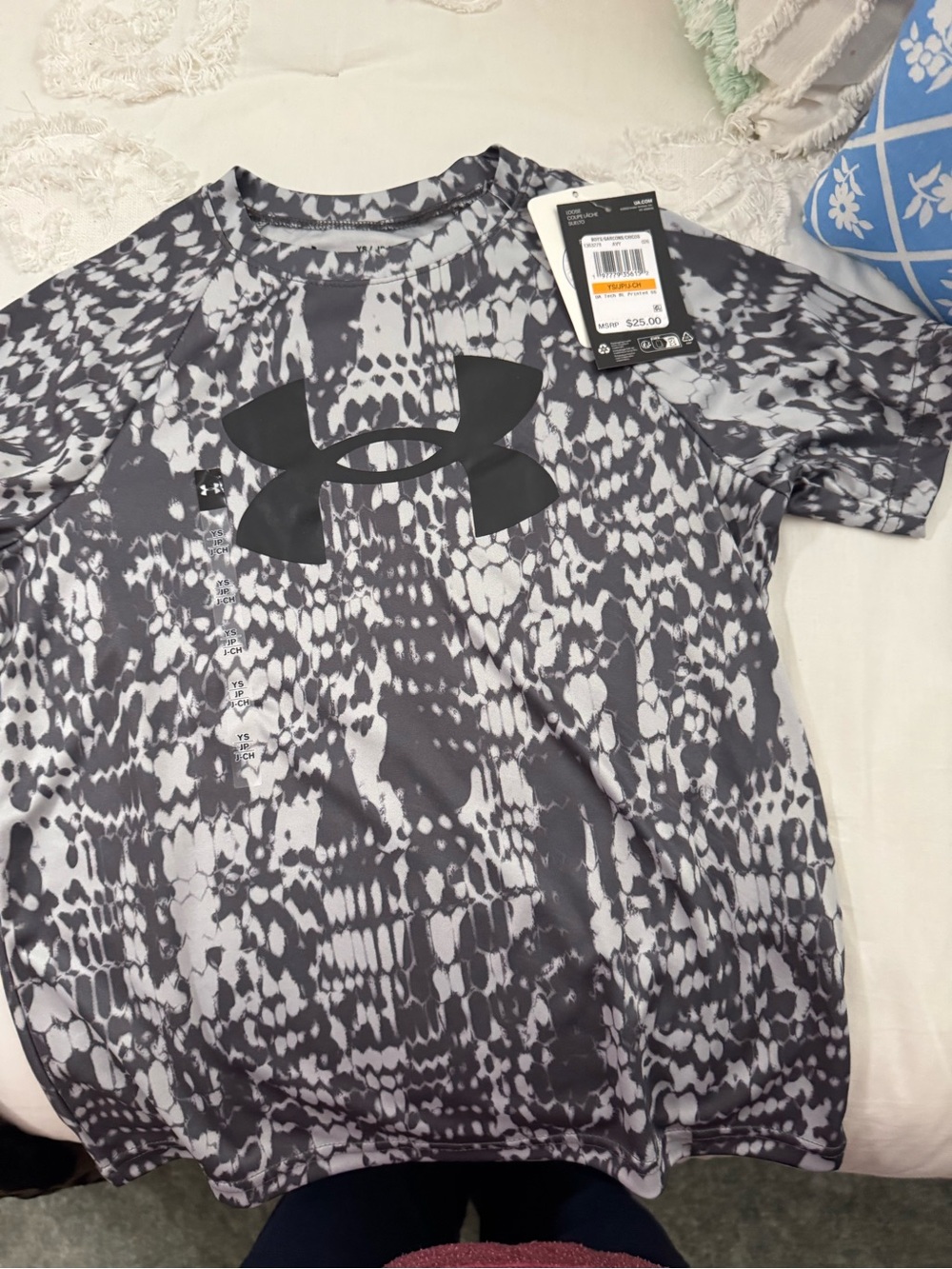 Under Armour boys Black & White Camo Short-Sleeve Performance Tee